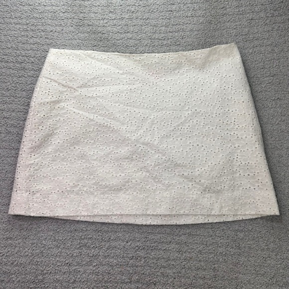 Lilly Pulitzer Dresses & Skirts - Lilly Pulitzer Mini Skirt Eyelet Floral White Size 6 Preppy Coastal Old Money